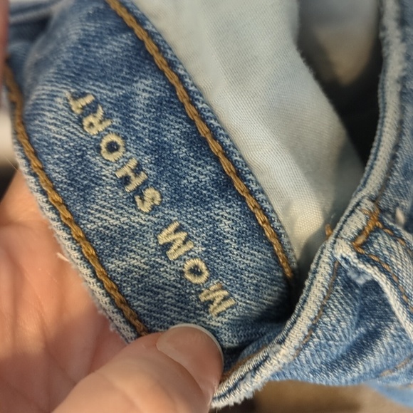 American Eagle bue floral embroidered high rise denim cut off mom shorts - Picture 11 of 11